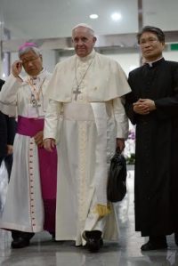 Papa con el Nuncio en Corea