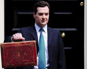 Ministro Osborne con el maltín del presupuesto británico